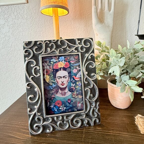 Vintage Heavy Aluminum Frame with Frida Kahlo - Picture 6 of 9